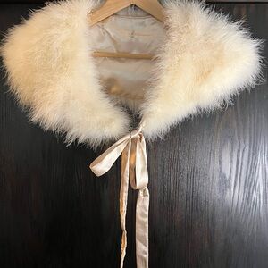 Elegant Vintage Cream Ostrich Feather Collar with Satin Tie